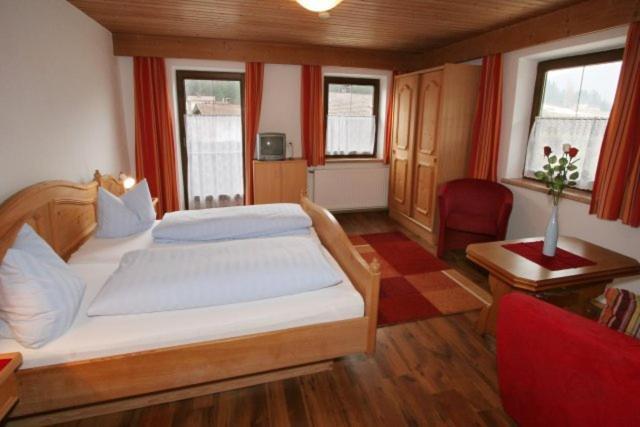 Landgasthof Pfarrwirt Hotel Thiersee Bilik gambar